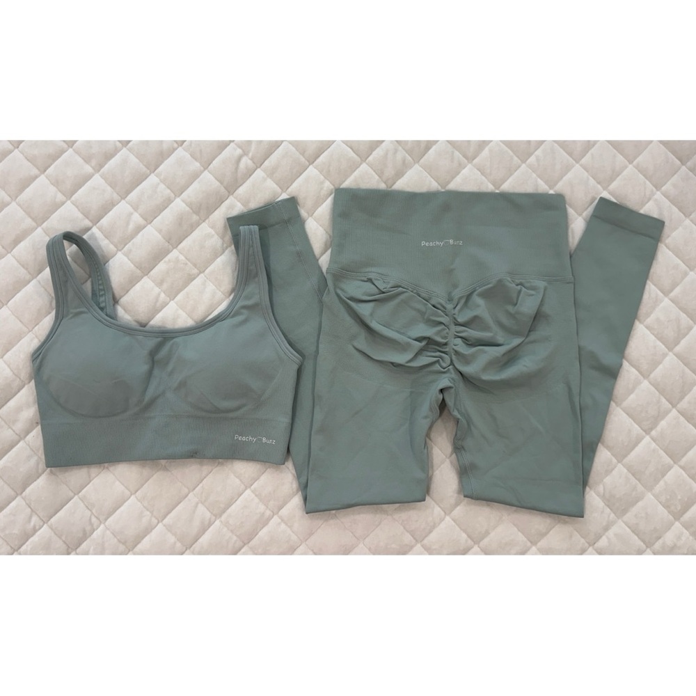Peachy 🍑 Bunz Workout Set in Teal